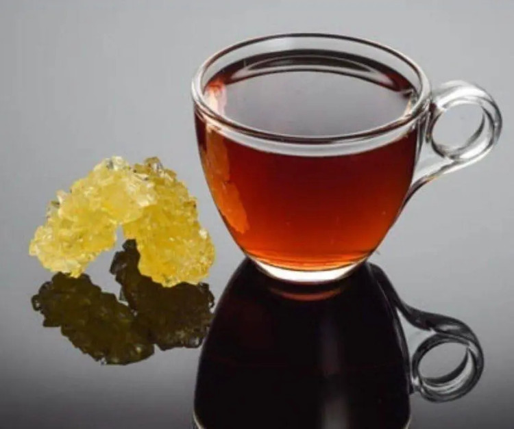 نمای نزدیک از شفافیت بلور و ظرافت بدنه فنجان بلینک مکس کد 95 طرح چری
